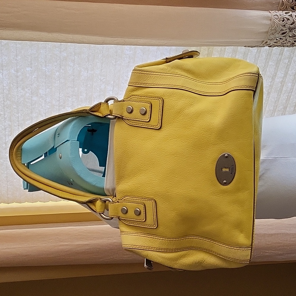 Fossil EUC women's yellow pebble zip top medium handbag